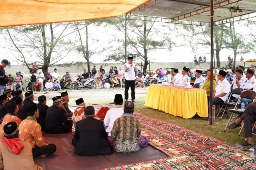Wagub Rosjonsyah Hadiri Ritual Kenduri Pantai