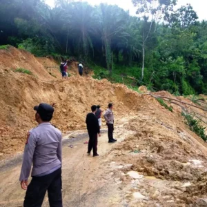 Waspada, Ada Dua Titik Longsor di Jalan Lintas Kaur