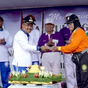 Wawali Kota Batu Punjul saat pengukuhan Hj Asmiani. sebagai Koordinator Batu II Ling Tien Kung untuk masa jabatan 2022-2025.