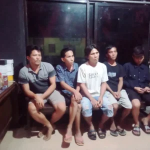 5 Warga Tertangkap Tangan Sedang Main Judi Kartu 5 Warga Tertangkap Tangan Sedang Main Judi Kartu