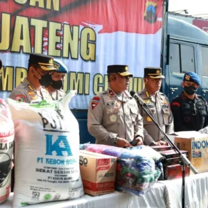 Empati Korban Gempa Cianjur, Polda Jateng Kirim Bantuan Logistik