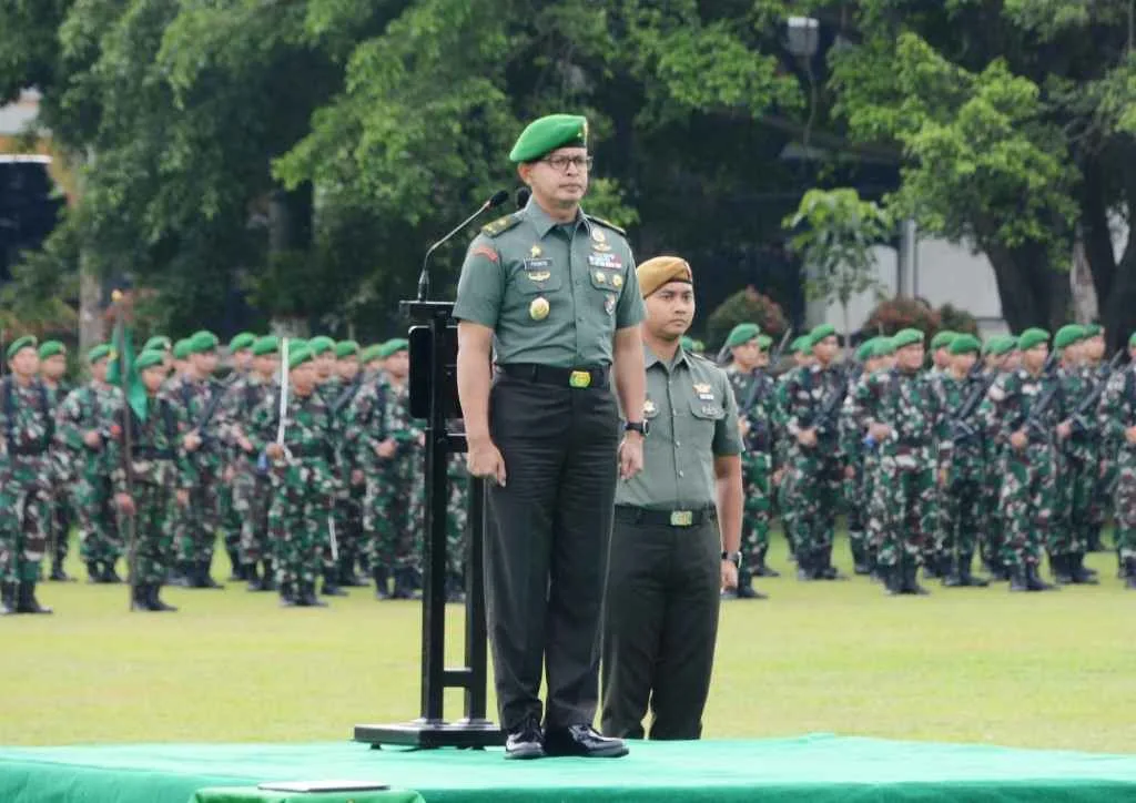 Kasdam IV/Diponegoro Brigjen TNI Parwito saat pimpin Upacara Bendera 17-an di Lapangan Makodam.