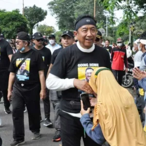 Lunasi Nazar, Bupati Cilacap Tempuh 4 Hari Jalan Kaki Sampai Rumah Jalan Kaki BUpati Cilacap