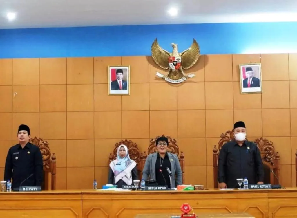 Paripurna Penyampaian Akhir Fraksi Raperda Pembangunan Industri