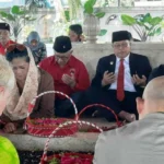 Walikota Blitar, Drs. H. Santoso, bersama 33 delegasi Konferensi Bandung - Belgrade - Havana In Global History and Perspective berkunjung ke Makam Bung Karno untuk berziarah.