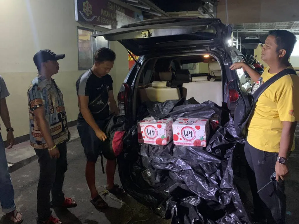 Polres Bengkulu Tengah 100 Botol Soju Beserta Warga Pagar Alam