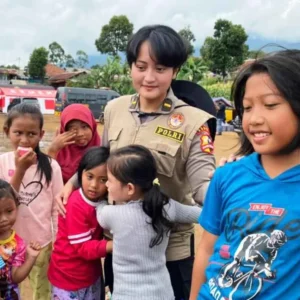 Polri Kembalikan Senyum Anak-anak Korban Gempa Cianjur Gempa Cianjur
