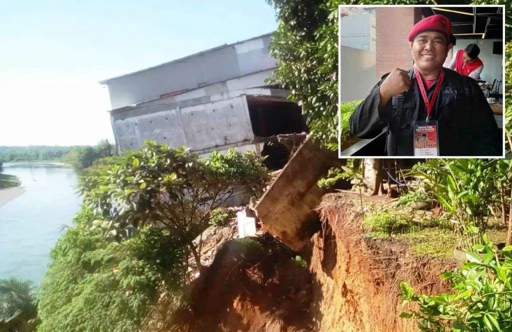 Kondisi Rumah Warga yang terancam ambruk akibat tanah lonsor. Anggota DPRD Mukomuko Roni Pasla (insert)