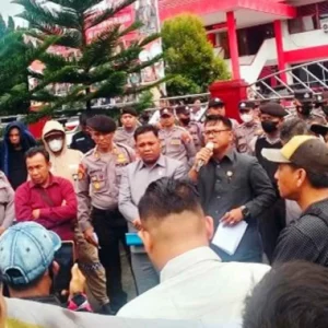 Waka I DPRD Bengkulu Utara Temui Langsung Massa Aksi Unjuk Rasa