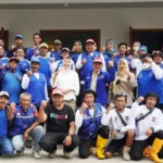 Wali Kota Batu, Hj. Dewanti Rumpoko berangkatkan bantuan sembako dan Tim Tagana ke Kabupaten Cianjur, Jawa Barat dari Hal. Rumah Dinas Wali Kota.