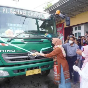 Wali Kota Batu Lepas Ekspor Perdana UMKM Kota Batu Wali Kota Batu, Dewanti Rumpoko memberangkatkan 20.000 kemasan kripik tempe produksi PT. Arjuna Citra Indonesia ke negara Malaysia, Singapura, Hongkong dan Brunei Darussalam.
