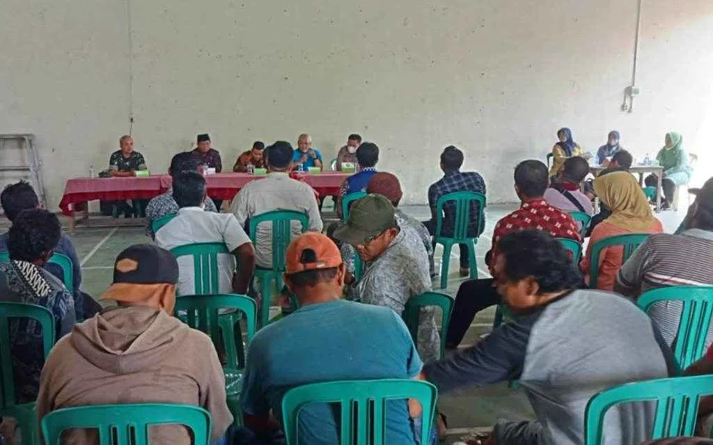 Audiensi warga Desa Sidorejo, Karangawen, Demak terkait Pabrik Pupuk