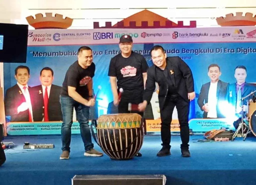 Ajak Mahasiswa Jadi Enterpreneur, Gubernur Bengkulu Lantik HIPMI PT