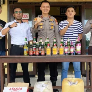 Berantas Penyakit Masyarakat Polsek Giri Mulya Sita 50 Liter tuak Berantas Penyakit Masyarakat Polsek Giri Mulya Sita 50 Liter tuak