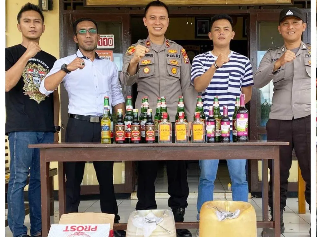 Berantas Penyakit Masyarakat Polsek Giri Mulya Sita 50 Liter tuak