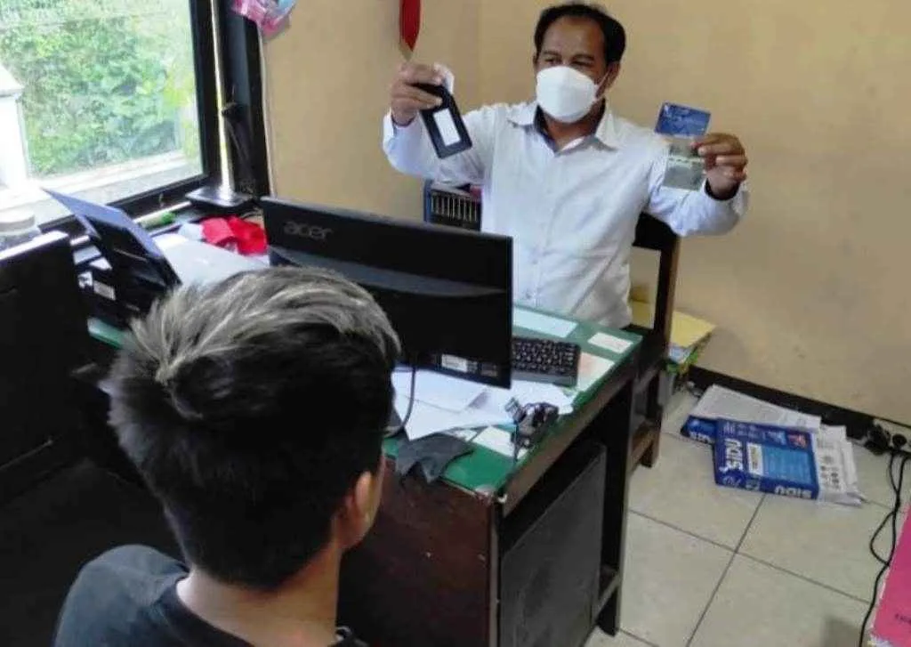 Berusaha Kabur Saat Didatangi Polisi, Pengedar Sabu Akhirnya Pasrah