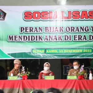 Bupati Blitar : Orang Tua Harus Awasi Anak Saat Gunakan Perangkat Digital