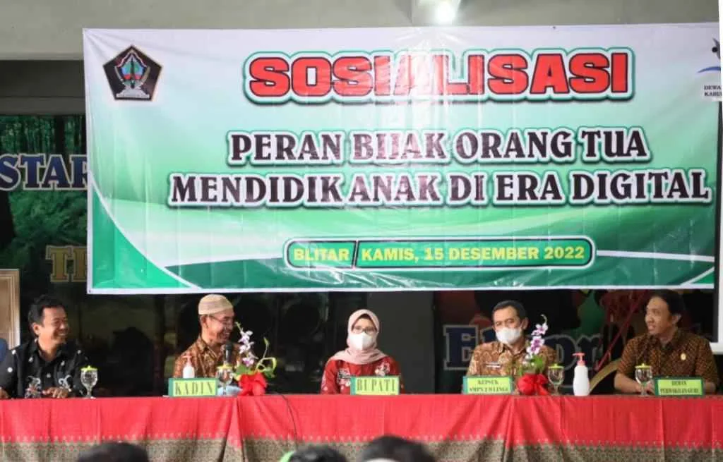 Bupati Blitar : Orang Tua Harus Awasi Anak Saat Gunakan Perangkat Digital