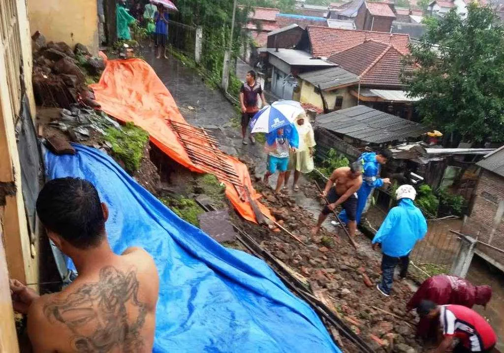 Diguyur Hujan Dua Hari, Kota Semarang Dikepung Banjir