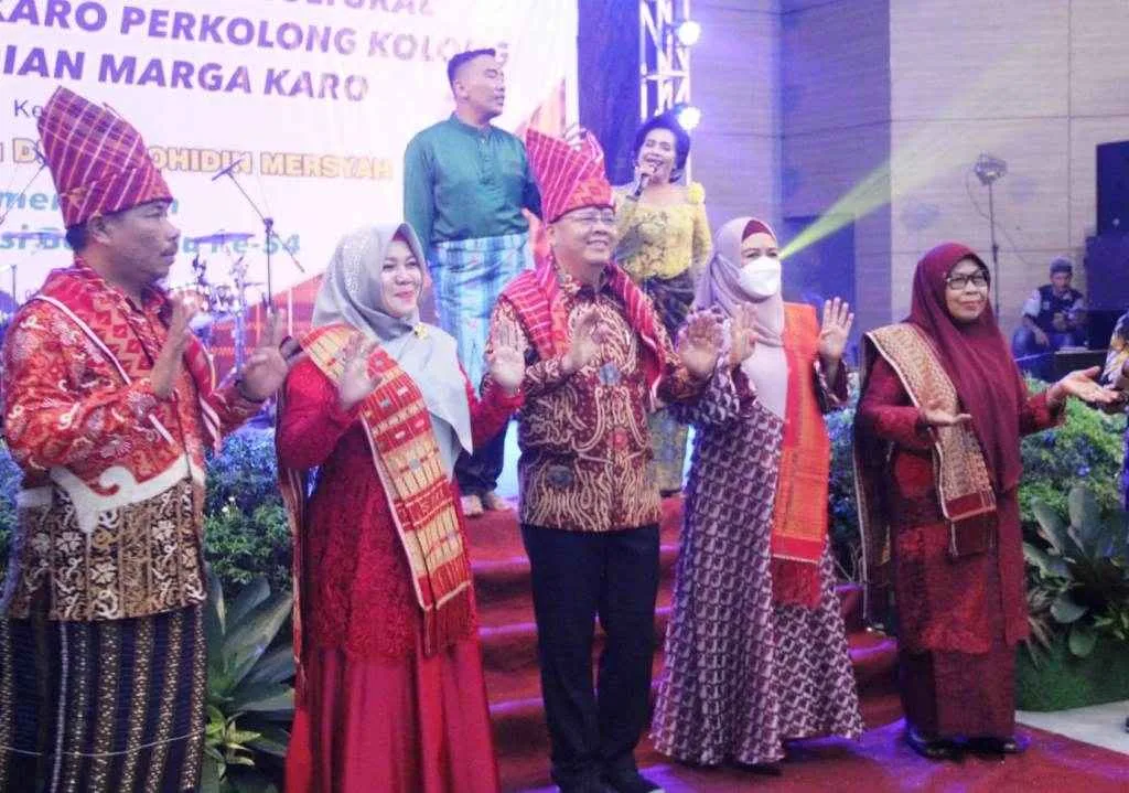 Gubernur Rohidin Hadiri Pentas Seni Suku Karo di Bengkulu
