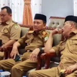 Sekda Provinsi Bengkulu Hamka Sabri (tengah)