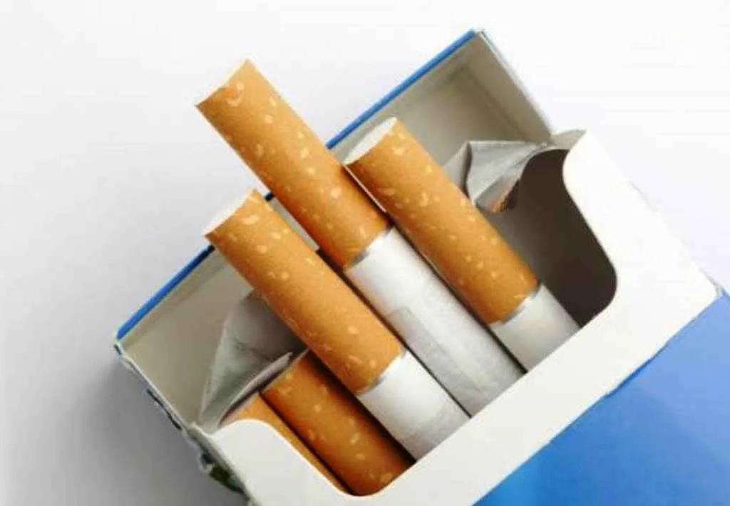 Jokowi Keluarkan Keppres, Dilarang Jual Rokok Eceran