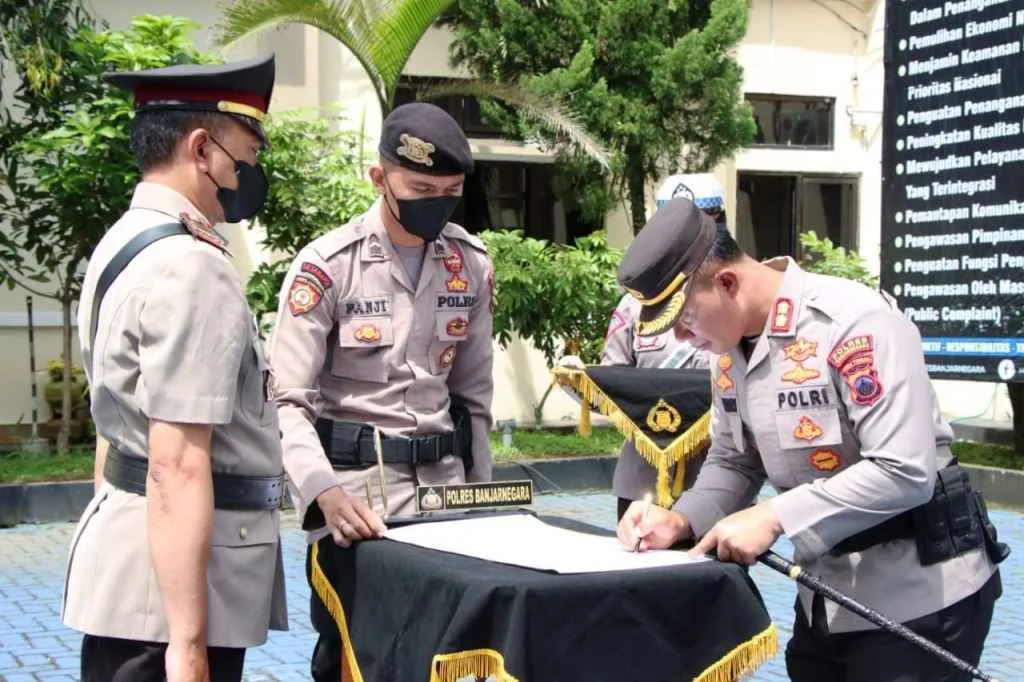 Kapolres Banjarnegara Pimpin Setijab Kapolsek Banjarmangu