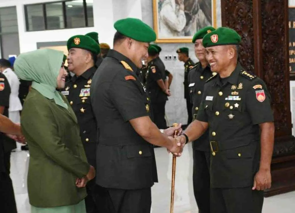 Pangdam IV/Diponegoro Pimpin Sertijab dan Wisuda Purnawira Prajurit