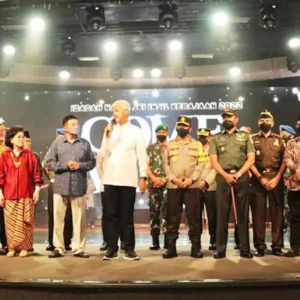 Pastikan Ibadah Nyaman, Gubernur Jateng Sambangi Gereja di Malam Natal Pastikan Ibadah Nyaman, Gubernur Jateng Sambangi Gereja di Malam Natal