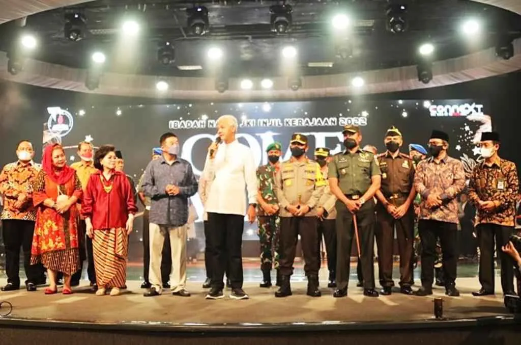 Pastikan Ibadah Nyaman, Gubernur Jateng Sambangi Gereja di Malam Natal