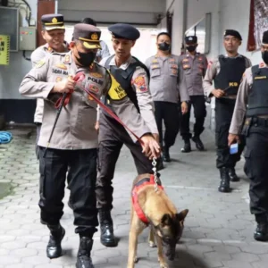 Polres Salatiga Jamin Keamanan Perayaan Ibadah Natal Aman Polres Salatiga Jamin Keamanan Perayaan Ibadah Natal Aman