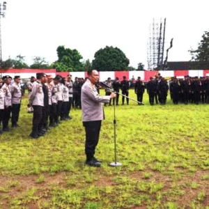 Polri Kerahkan Ribuan Personel Bersihkan Puing Pasca Gempa Cianjur