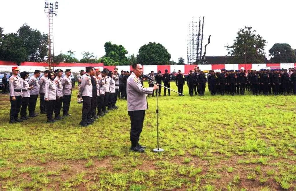 Polri Kerahkan Ribuan Personel Bersihkan Puing Pasca Gempa Cianjur