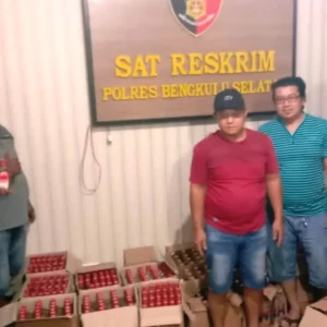 Polsek Pino Berhasil Gagalkan Peredaran 756 Botol Miras di Bengkulu Selatan Polsek Pino Berhasil Gagalkan Peredaran 756 Botol Miras di Bengkulu Selatan