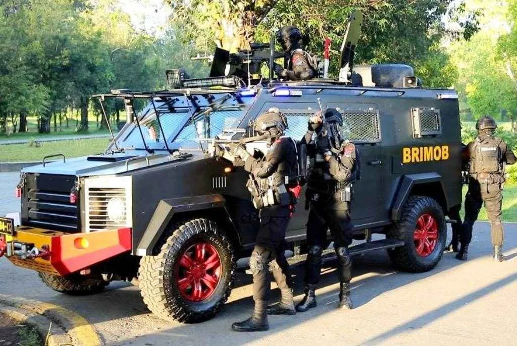 Sat Brimob Polda Jateng Berhasil Bebaskan Sandra di Candi Borobudur