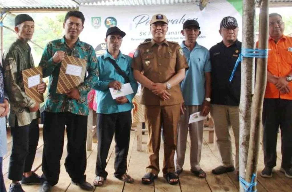 SK Izin Perhutanan Sosial Rejang Lebong Terbit, Gubernur : Kelola Yang Baik