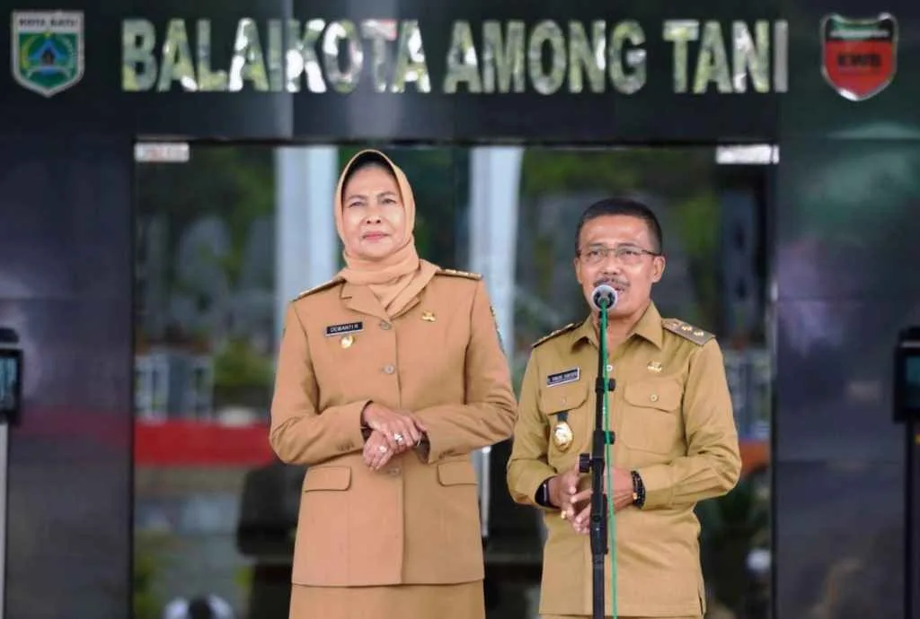 Wali Kota dan Wakil Wali Kota Batu Pimpin Apel Pagi Terakhir