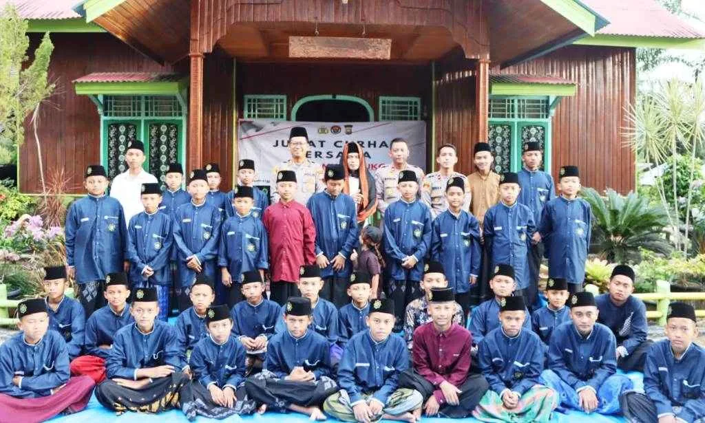 Adakan Jumat Curhat, Polres Mukomuko Datangi Pesantren AFNA