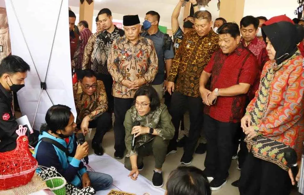 Bupati Malang Dampingi Menkeu dan Mensos Salurkan Bantuan Penanganan Kemiskinan