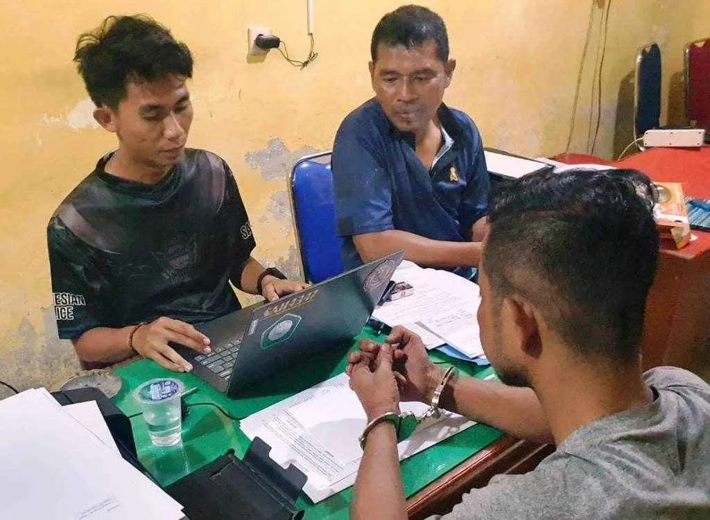 Curi Ratusan Voucher Pulsa dan Hp, Warga Benteng Ditangkap
