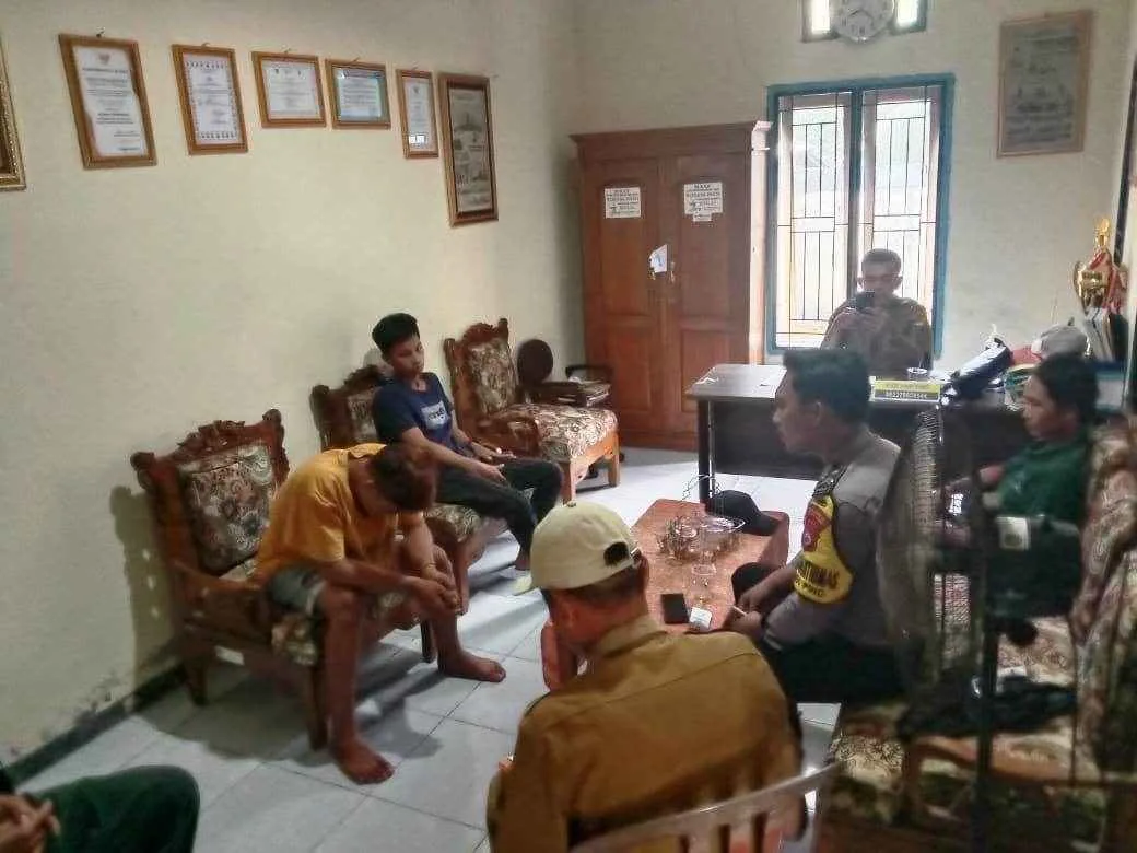 Curi Sawit Tetangga, Dua Pemuda Petuahi Polisi Saat Problem Solving