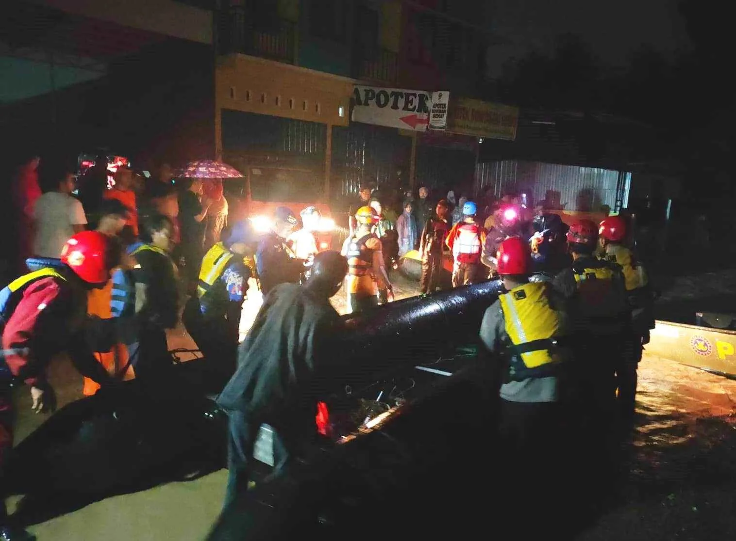 Dirpolairud Polda Jateng Kerahkan SAR Arnavat Evakuasi Korban Banjir Bandang