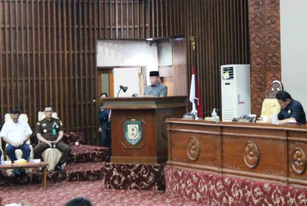 Hadiri Paripurna DPRD, Gubernur Bengkulu Sampaikan Nota Penjelasan Raperda RTRW