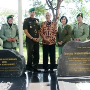 Jelang HUT Penerangan TNI AD, Kapendam IV/Diponegoro Ziarah Makam Pahlawan