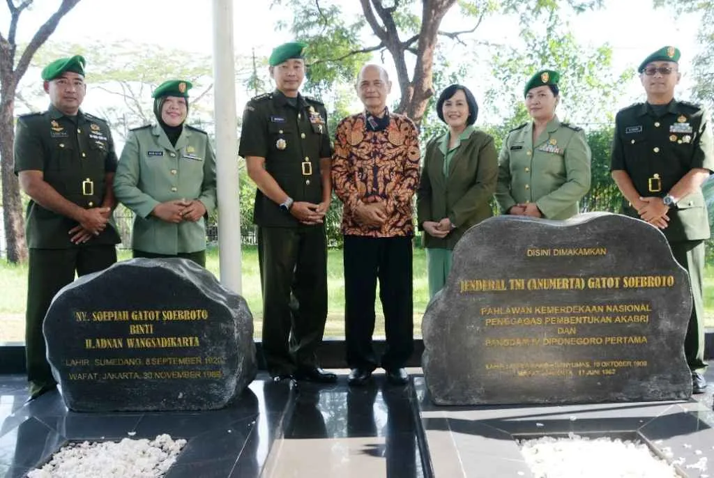 Jelang HUT Penerangan TNI AD, Kapendam IV/Diponegoro Ziarah Makam Pahlawan