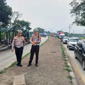 Jembatan Sungai Gempol Diperbaiki, Polres Brebes Rekayasa Arus Lalin Jembatan Sungai Gempol Diperbaiki, Polres Brebes Rekayasa Arus Lalin