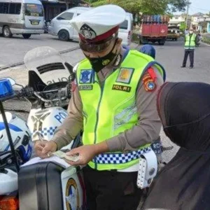 Kecelakaan Meningkat, POLRI Berencana Kombinasikan Tilang Manual dan ETLE Kecelakaan Meningkat, POLRI Berencana Kombinasikan Tilang Manual dan ETLE 14 Pelanggaran Prioritas dalam Operasi Zebra 2024, Ini Dendanya