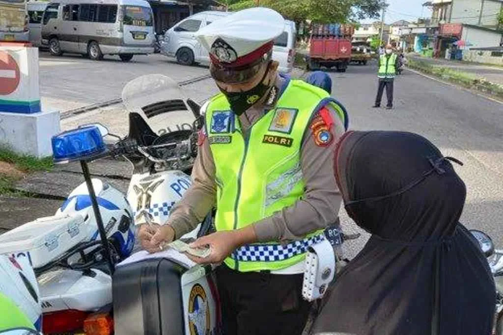 Kecelakaan Meningkat, POLRI Berencana Kombinasikan Tilang Manual dan ETLE 14 Pelanggaran Prioritas dalam Operasi Zebra 2024, Ini Dendanya
