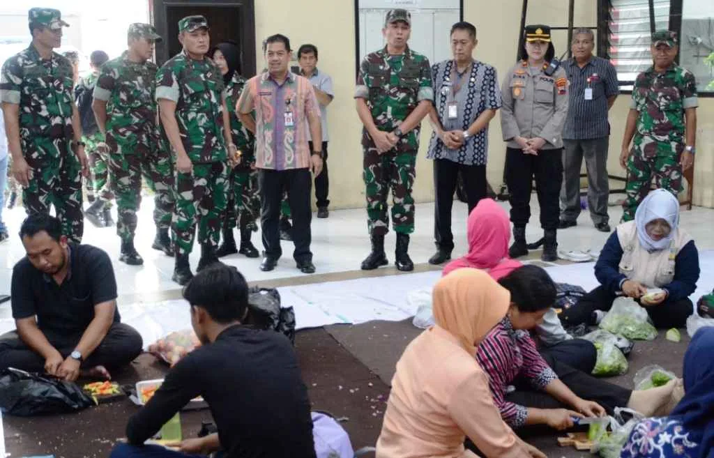 Pangdam IV/Diponegoro Sambangi Masyarakat Terdampak Banjir