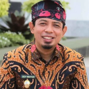 Pembuang Sampah Sembarang di Bengkulu Disanksi Beli 5 Tong Sampah Pembuang Sampah Sembarang di Bengkulu Disanksi Beli 5 Tong Sampah